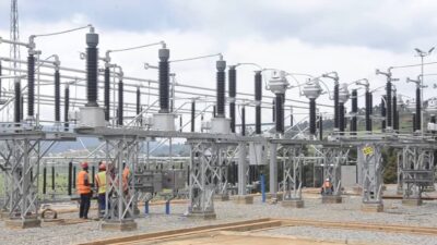 الرئيس موسيفيني يفتتح خط كهرباء 132KV Mirama-Kabale في إطار جولته