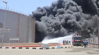 طالب بتدخل السعودية للإطفاء.. استمرار عمليات إطفاء حرائق المستودعات في بورتسودان