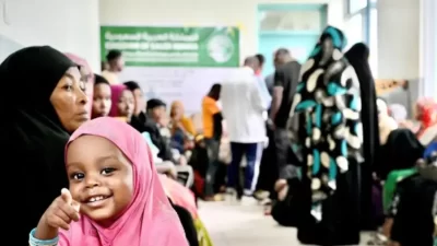 مركز الملك سلمان ينفذ برنامج نور السعودية التطوعي في تنزانيا