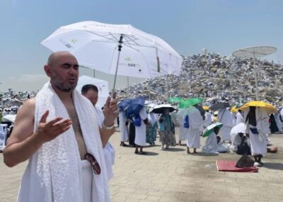 بالصور: الحجاج يتوافدون إلى جبل عرفات