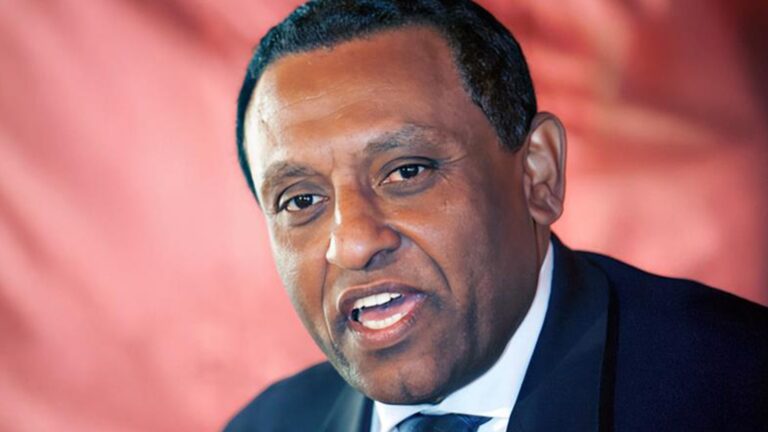 عاجل: رئيس الوزراء السوداني كامل إدريس يُبلغ الوزراء بقراره حلّ الحكومة ويُكلّف الأمناء العامين والوكلاء بتسيير المهام مؤقتًا لحين تشكيل حكومة جديد