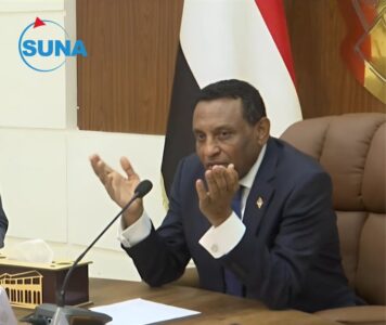 د. كامل إدريس يعقد أول اجتماع وزاري بعد توليه منصب رئيس الوزراء الانتقالي في السودان