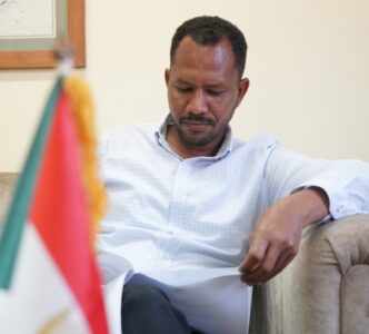 بدرالدين خلف الله يكتب: لماذا يدفع اللاجئ السوداني في أوغندا 250 دولارًا مقابل الحصول على جواز سفر؟