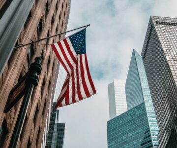 البيت الأبيض يُعلن حظر سفر مواطني 12 دولة إلى الولايات المتحدة منها 4 دول عربية ويحدد الأسباب