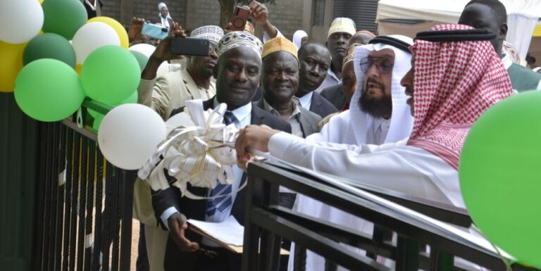 السفير السعودي يدعو إلى إعطاء الأولوية للاستثمار في التعليم في أوغندا