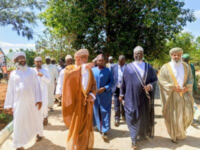 وسط حضور كبير من المسؤولين إفتتاح مدارس غيثة الحديثة في بلدة مكونكرو مقاطعة كومي بأوغندا