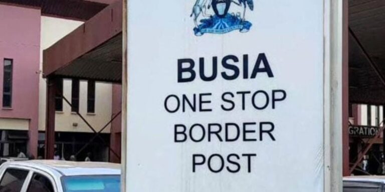 أوغنديون في بوسيا يعبرون الحدود إلى كينيا لسحب أموالهم بعد قيود على الخدمات المالية الرقمية