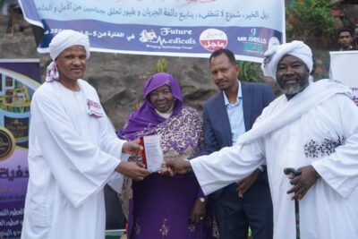 بمشاركة سفير السودان.. مؤسسة «أوغندا بالعربي» تمنح درع التميز المجتمعي للأستاذة صفية دينار