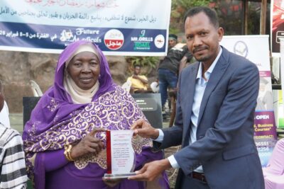 بمشاركة سفير السودان.. مؤسسة «أوغندا بالعربي» تمنح درع التميز المجتمعي للأستاذة صفية دينار