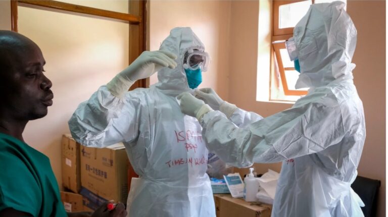وزراء الصحة في شرق إفريقيا يعقدون اجتماعاً طارئاً لمواجهة تفشي الإيبولا في المنطقة