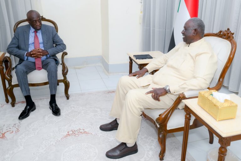 نائب رئيس مجلس السيادة الانتقالي السوداني يلتقي وفدًا أوغنديًا رفيع المستوى