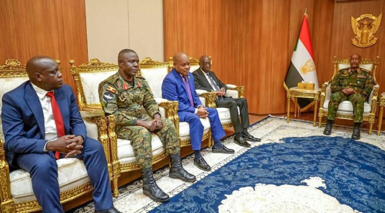 رئيس مجلس السيادة  السوداني يلتقي مبعوث الرئيس اليوغندي