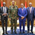 البرهان يقبل دعوة موسيفيني إلى أوغندا لاستئناف جهود الوساطة من أجل السلام في السودان