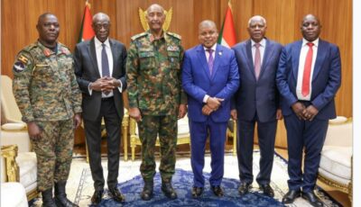 البرهان يقبل دعوة موسيفيني إلى أوغندا لاستئناف جهود الوساطة من أجل السلام في السودان