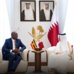 رئيس الوزراء وزير الخارجية القطري يتسلم رسالة تعزية من الرئيس الأوغندي ويبحث تعزيز العلاقات الثنائية