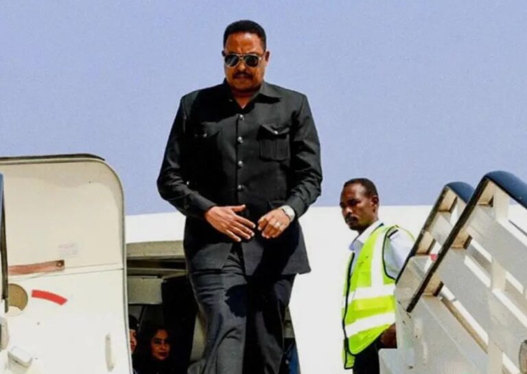 السكرتير التنفيذي لـ«إيغاد» يصل الخرطوم لإجراء مباحثات حول السلام ومستقبل السودان