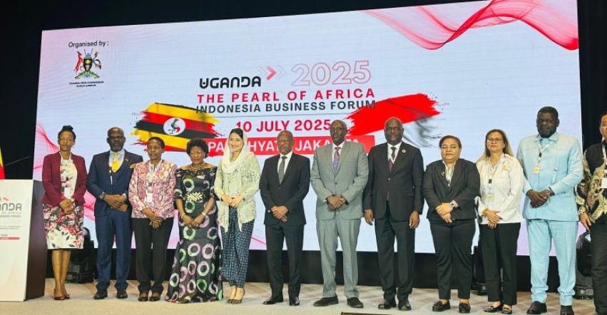 ويلسون مبادي مباسو (Gen. Wilson Mbadi Mbasu): وزير الدولة الأوغندي للتجارة.

جاكرتا (Jakarta): عاصمة إندونيسيا، وموقع منتدى الأعمال.

منتدى لؤلؤة إفريقيا للأعمال (Pearl of Africa Business Forum): المنتدى الذي أقيم في جاكرتا لجذب الاستثمارات.

رؤية 2040 (Vision 2040): خطة أوغندا التنموية طويلة الأجل.

تكنولوجيا المعلومات والاتصالات (ICT - Information and Communication Technology): قطاع مهم للاستثمار المستهدف.

خط أنابيب النفط الخام لشرق إفريقيا (EACOP - East African Crude Oil Pipeline): مشروع رئيسي لقطاع النفط الأوغندي.

التعاون بين بلدان الجنوب (South-South Cooperation): إطار عمل للتعاون الاقتصادي والتقني بين البلدان النامية.

مذكرات التفاهم (MoUs - Memorandums of Understanding): اتفاقيات رسمية بين أطراف متعددة.

منتدى B2B (Business-to-Business Forum): منتدى يجمع الشركات لإنشاء شراكات.

المنطقة التجارية الحرة القارية الأفريقية (AfCFTA - African Continental Free Trade Area): اتفاقية تهدف إلى إنشاء منطقة تجارية حرة عبر إفريقيا.