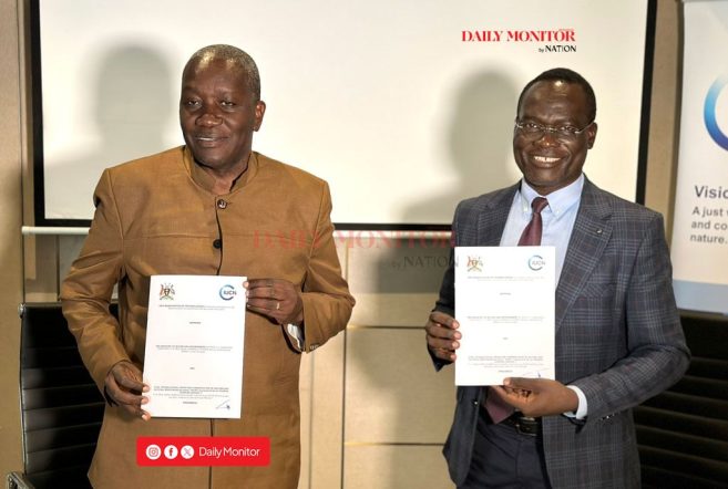 الاتحاد الدولي لحماية الطبيعة (IUCN - International Union for Conservation of Nature): منظمة دولية تعمل في مجال حفظ الطبيعة والاستخدام المستدام للموارد الطبيعية.

وزارة المياه والبيئة الأوغندية (Ministry of Water and Environment): الجهة الحكومية الأوغندية المعنية بالمياه والبيئة.

مذكرة التفاهم (MoU - Memorandum of Understanding): وثيقة رسمية تحدد اتفاقية بين طرفين أو أكثر.

الدكتور ألفريد أوكوت أوكيدي (Dr. Alfred Okot Okidi): وكيل الوزارة الدائم لوزارة المياه والبيئة الأوغندية.

خطة الاستعادة البيئية (Environmental Restoration Plan): خطة أوغندا الحكومية لاستعادة بيئتها المتدهورة.

لوثر بويز أنوكور (Luther Bois Anukur): المدير الإقليمي للاتحاد الدولي لحماية الطبيعة لشرق وجنوب إفريقيا.

النظم البيئية (Ecosystems): مجتمعات الكائنات الحية (النباتات والحيوانات والكائنات الدقيقة) وبيئتها غير الحية، وتتفاعل كنظام واحد.

حوكمة المياه عبر الحدود (Cross-border water governance): إدارة الموارد المائية المشتركة بين عدة دول.

القدرة على التكيف مع المناخ (Climate resilience): قدرة النظم الطبيعية أو البشرية على التعامل مع آثار تغير المناخ.

صدع ألبرتين (Albertine Rift): منطقة جغرافية غنية بالتنوع البيولوجي في إفريقيا.