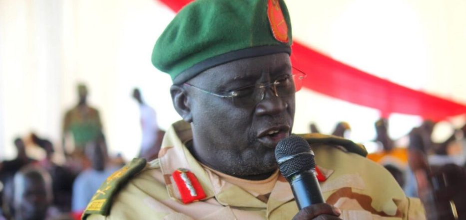 سلفا كير ميارديت (Salva Kiir Mayardit): رئيس جنوب السودان.

فول نانق مجوك (Vol Nang Majok): رئيس أركان قوات دفاع شعب جنوب السودان المُقال.

داو أطورجونق نيول (Dau Aturjong Nyuol): القائد الجديد لأركان قوات دفاع شعب جنوب السودان.

الجيش الشعبي لتحرير السودان في المعارضة (SPLM-IO): فصيل مسلح مناوئ للحكومة بقيادة رياك مشار.

الجيش الشعبي لتحرير السودان (SPLA): الذراع العسكري للحركة الشعبية لتحرير السودان، القوة الحكومية.

رياك مشار (Riek Machar): النائب الأول السابق للرئيس ومنافس كير.

بحر الغزال الكبرى (Greater Bahr el Ghazal): منطقة في جنوب السودان.

جونقلي (Jonglei): ولاية في جنوب السودان.

فول ملونق أوان (Paul Malong Awan): الحاكم السابق لولاية شمال بحر الغزال.

تير منيانق قاتويج (Ter Manyang Gatwech): ناشط في المجتمع المدني.

أعالي النيل (Upper Nile): منطقة في جنوب السودان.

بيتر قوزولو مازي (Peter Gozolo Mazi): رئيس إدارية منطقة بيبور الكبرى المُقال.

قولا بويوي قولا (Gola Buyay Gola): رئيس إدارية منطقة بيبور الكبرى المُعاد تعيينه.

هيئة الطيران المدني في جنوب السودان (South Sudan Civil Aviation Authority): هيئة حكومية تُعنى بشؤون الطيران.

مايكل لوفوكي لوتيام (Michael Lofuke Lutiyam): المدير الجديد لهيئة الطيران المدني.

إيفانز كيني سلمون (Evans Kanyei Solomon): المستشار الفني الجديد لوزارة الزراعة.