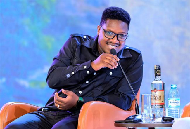 كمبالا، أوغندا - في خطوة تعزز من دعمها لقطاع السياحة الوطني، جددت علامة "أوغندا وراجي" (Uganda Waragi)، وهي المشروب الروحي التراثي لأوغندا، رعايتها لمعرض لؤلؤة أفريقيا للسياحة (POATE) الذي يستمر لمدة أربعة أيام. يُعقد المعرض في مركز مؤتمرات سبيك ريزورت مونيونيو، وتمثل هذه الرعاية العام الثاني على التوالي من الدعم لهذا الحدث السياحي المرموق الذي يقام في الفترة من 20 إلى 24 مايو.