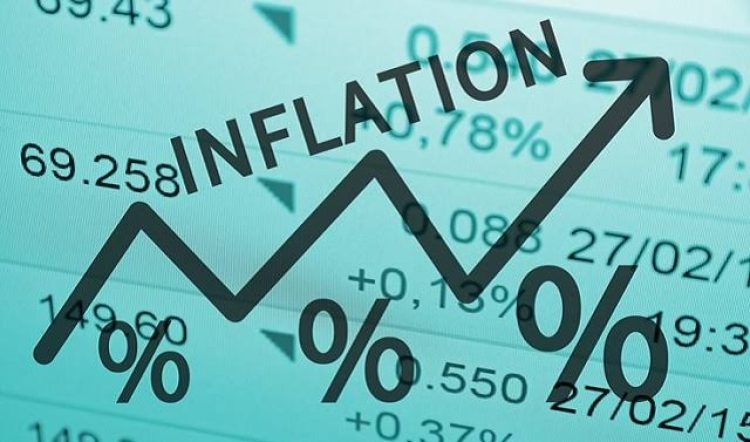 التضخم الكلي (Headline inflation): مقياس لارتفاع متوسط مستوى الأسعار لجميع السلع والخدمات في الاقتصاد.

مكتب الإحصاءات الأوغندي (UBOS - Uganda Bureau of Statistics): الجهة الحكومية المسؤولة عن جمع ونشر البيانات الإحصائية الرسمية في أوغندا.

صامويل إيكوكو (Samuel Echoku): مسؤول في مكتب الإحصاءات الأوغندي.

تضخم المحاصيل الغذائية (Food crop inflation): الزيادة في أسعار السلع الغذائية الأساسية مثل الفاصوليا والموز والذرة.

التضخم الأساسي (Core inflation): مقياس للتضخم يستثني أسعار الغذاء والطاقة المتقلبة لتقديم صورة أوضح للاتجاهات السعرية الأساسية.

تضخم الطاقة والوقود والمرافق (EFU inflation - Energy, Fuel, and Utilities inflation): التضخم المتعلق بأسعار الطاقة، الوقود، والخدمات العامة.

تصنيف الاستهلاك الفردي حسب الغرض (COICOP - Classification of Individual Consumption by Purpose): نظام تصنيفي دولي يستخدم لتصنيف نفقات الاستهلاك الفردي.

بنك أوغندا (Bank of Uganda): البنك المركزي للبلاد، المسؤول عن السياسة النقدية والحفاظ على استقرار الأسعار.

الاستقرار الاقتصادي الكلي (Macroeconomic stability): حالة من النمو الاقتصادي المستقر مع انخفاض التضخم والبطالة.

اختناقات سلسلة إمداد الغذاء (Food supply chain bottlenecks): عقبات في عملية نقل الغذاء من المزارع إلى المستهلكين، مما يؤثر على الأسعار.
