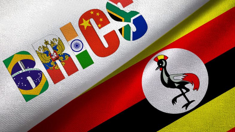 يويري موسيفيني (Yoweri Museveni): رئيس أوغندا.

بريكس (BRICS): مجموعة الاقتصادات الناشئة الرئيسية التي تضم البرازيل، روسيا، الهند، الصين، جنوب أفريقيا، بالإضافة إلى الأعضاء الجدد والشركاء.

جيسيكا ألوبو (Jessica Alupo): نائبة رئيس أوغندا.

ريو دي جانيرو (Rio de Janeiro): المدينة المضيفة للقمة السابعة عشرة لمجموعة بريكس.

مؤتمر الأطراف الثلاثين (COP30): اجتماع قادم لاتفاقية الأمم المتحدة الإطارية بشأن تغير المناخ، مقرر في البرازيل عام 2025.

اتفاقية الأمم المتحدة الإطارية بشأن تغير المناخ (UNFCCC - United Nations Framework Convention on Climate Change): اتفاقية دولية تهدف إلى تثبيت تركيزات غازات الاحتباس الحراري.

كوفيد-19 (COVID-19): جائحة عالمية سابقة.

منظمة الصحة العالمية (WHO - World Health Organization): وكالة متخصصة تابعة للأمم المتحدة معنية بالصحة العامة الدولية.

بنك التنمية الجديد (NDB - New Development Bank): بنك أسسته دول بريكس لتمويل مشاريع البنية التحتية والتنمية.

الذكاء الاصطناعي (Artificial Intelligence): مجال تقني متطور.

الجنوب العالمي (Global South): مصطلح يشير إلى مجموعة من البلدان النامية، غالبًا في أمريكا اللاتينية وآسيا وأفريقيا.

الدول الشريكة في بريكس (BRICS Partner States): فئة جديدة من الدول التي تتعاون مع مجموعة بريكس.

إندونيسيا، بيلاروسيا، بوليفيا، كازاخستان، كوبا، نيجيريا، ماليزيا، فيتنام، أوزبكستان: دول انضمت كشركاء في بريكس هذا العام.
